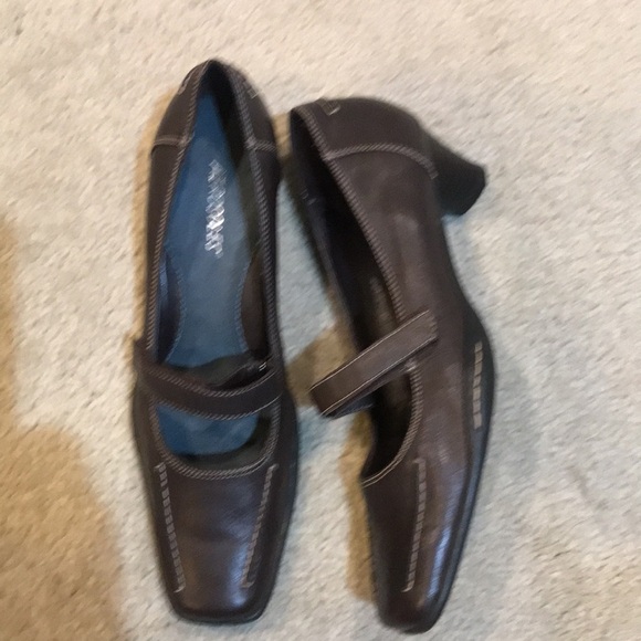 Aerosoles Relatch Velcro Closure Leather Upper Mary Jane 2 inch Heel Shoes-Sz 8 - Picture 2 of 10